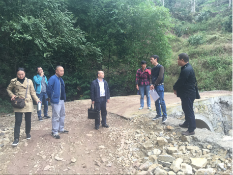 走訪(fǎng)結(jié)對(duì)貧困戶(hù) 真情慰問(wèn)助脫貧