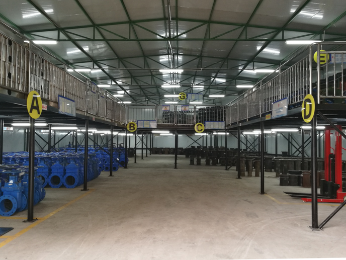 整齊劃一新風(fēng)貌 物料分區(qū)和定位展板進倉庫