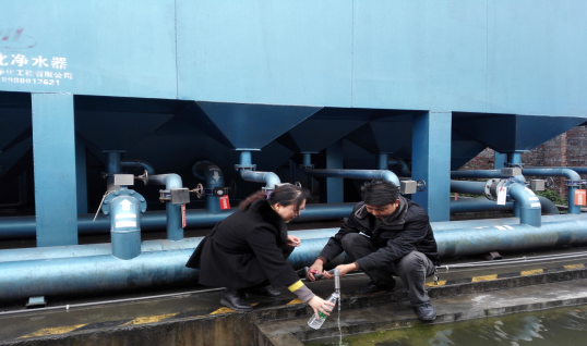 擼起袖子加油干 團結(jié)協(xié)作暖人心