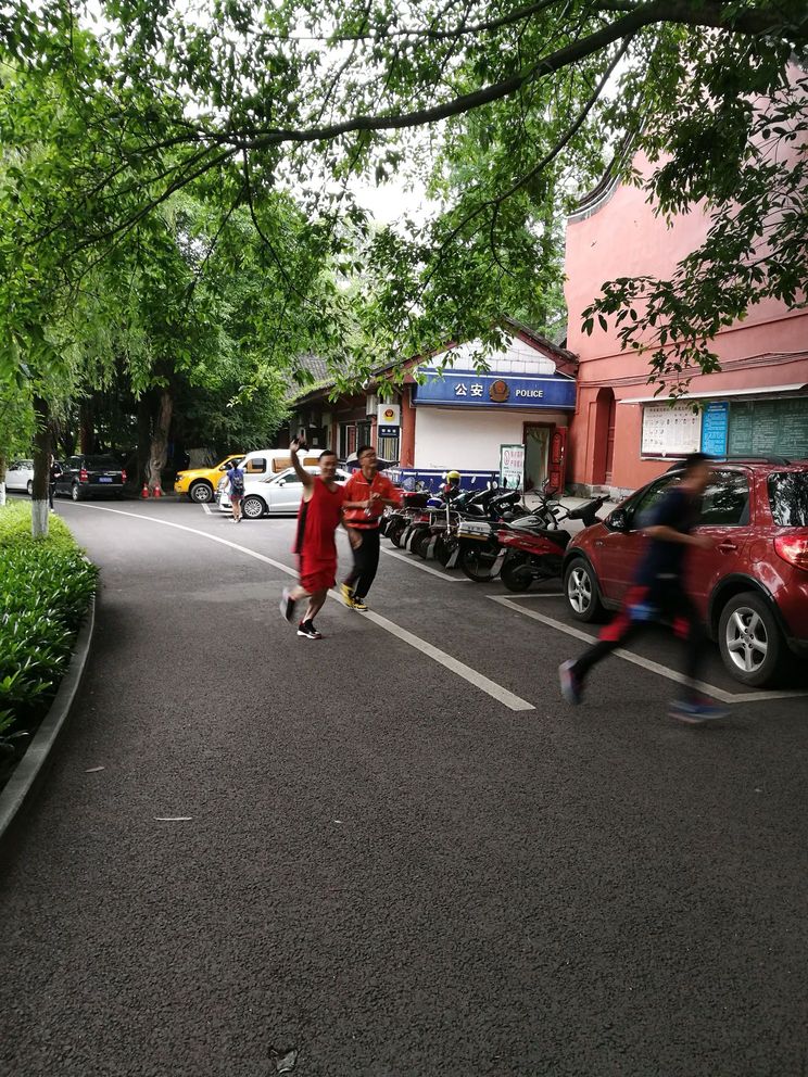 集團(tuán)公司舉辦“快樂工作、健康生活”職工登山比賽