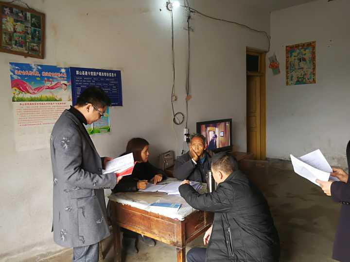 用心、用情、用勁，堅決打贏脫貧攻堅戰(zhàn)