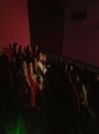 天泉公司組織觀看愛(ài)國(guó)主義教育電影