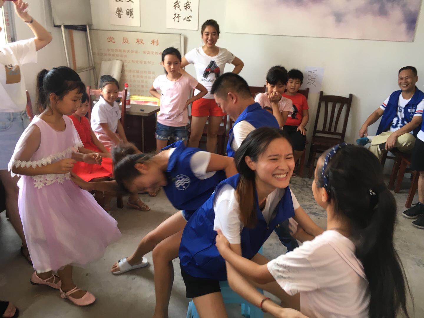 ?四水廠青年志愿者關(guān)愛(ài)秀才村留守兒童