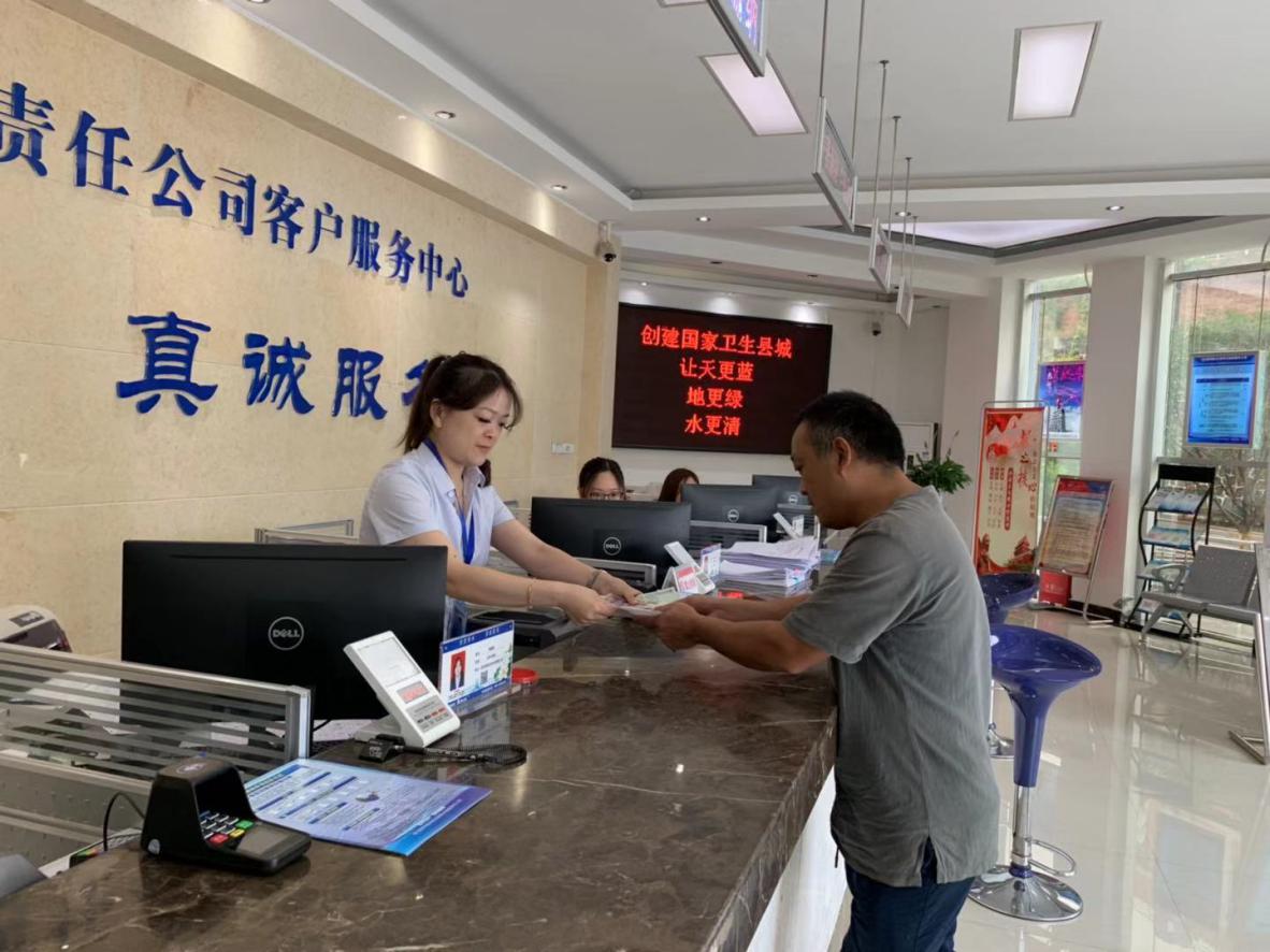 你我手牽手，爭(zhēng)做文明星