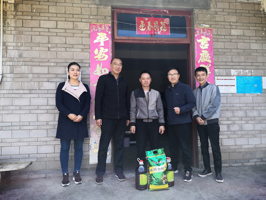 集團公司黨委書記、董事長周燕賓一行調(diào)研脫貧攻堅工作