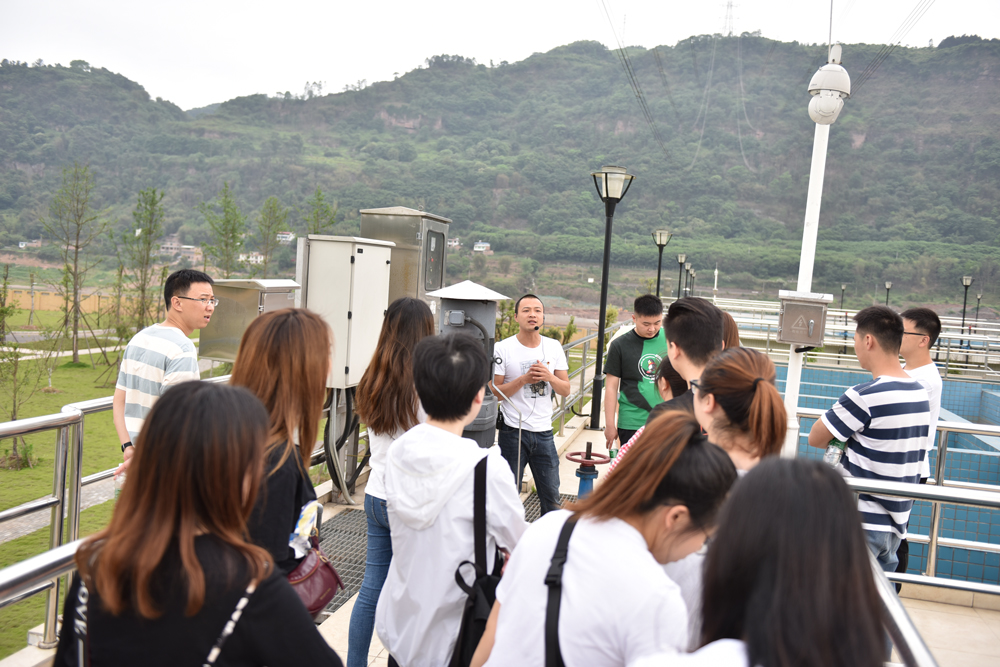 團(tuán)總支組織開(kāi)展“逐夢(mèng)新時(shí)代.我們正青春”主題團(tuán)日活動(dòng)