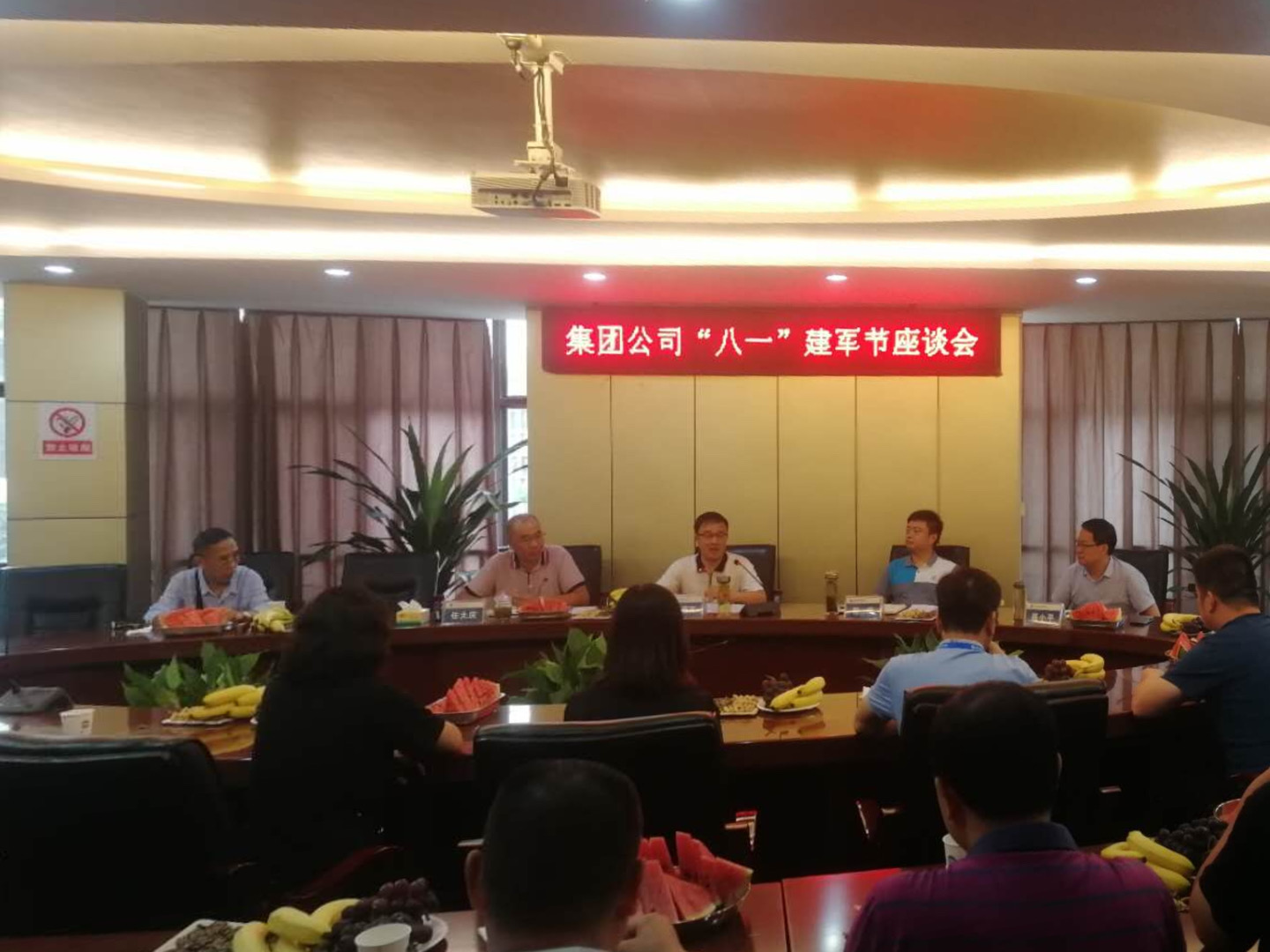 “退伍不褪色，退役不退志”