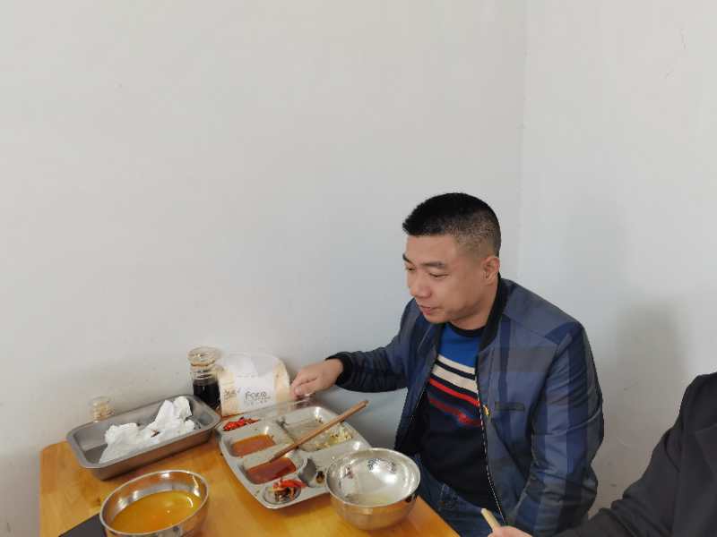 強(qiáng)監(jiān)督，重引導(dǎo)，杜絕“舌尖上的浪費(fèi)”