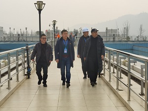 市國(guó)資委領(lǐng)導(dǎo)到清源水務(wù)集團(tuán)慰問(wèn)優(yōu)秀人才、困難黨員并開(kāi)展節(jié)前安全檢查