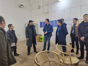 市國(guó)資委領(lǐng)導(dǎo)到清源水務(wù)集團(tuán)慰問(wèn)優(yōu)秀人才、困難黨員并開(kāi)展節(jié)前安全檢查