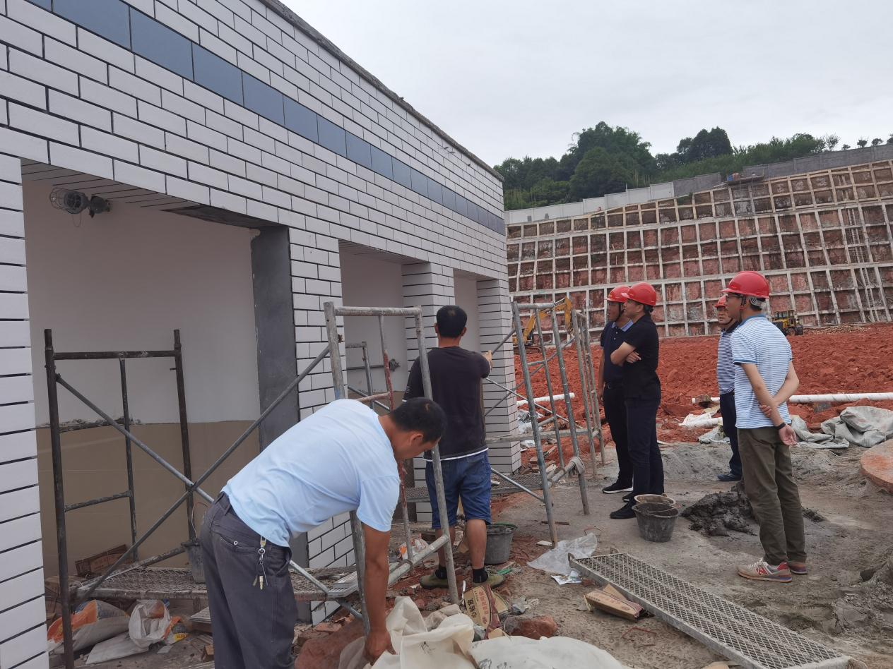 集團公司領(lǐng)導(dǎo)現(xiàn)場督導(dǎo)高捷水廠建設(shè)進度