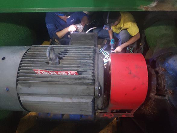 通宵奮戰(zhàn)，順利完成一水廠泵站電氣改造