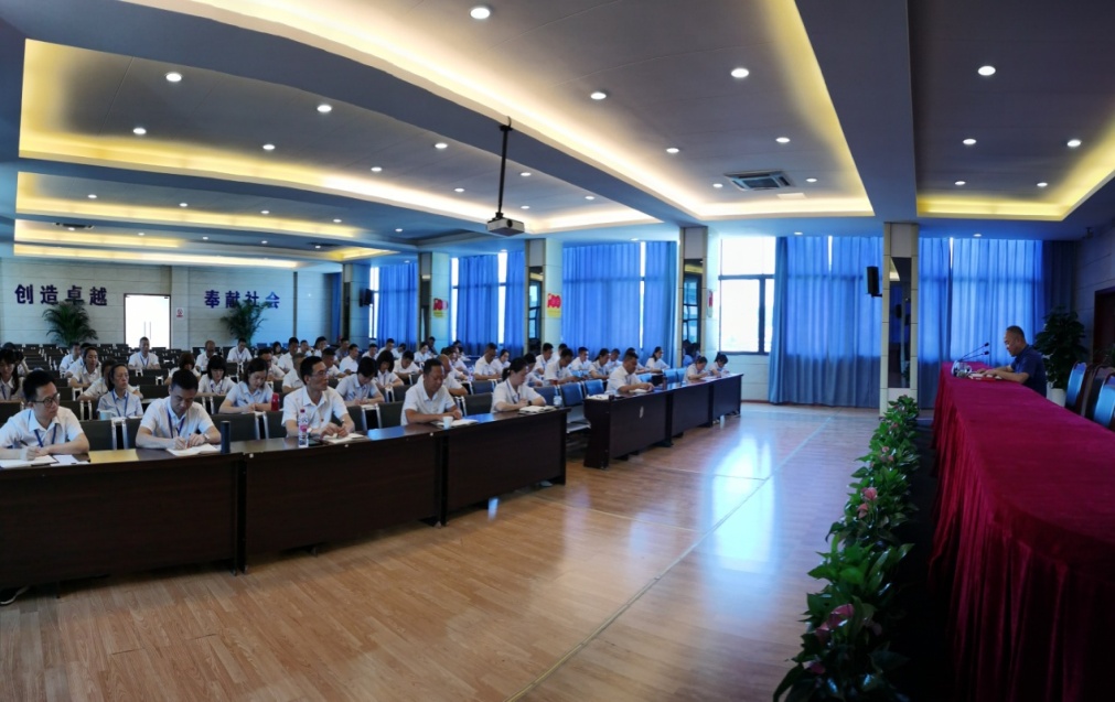 黨委委員、副總經(jīng)理劉林深入基層開(kāi)展黨規(guī)黨紀(jì)宣講暨廉潔黨課輔導(dǎo)