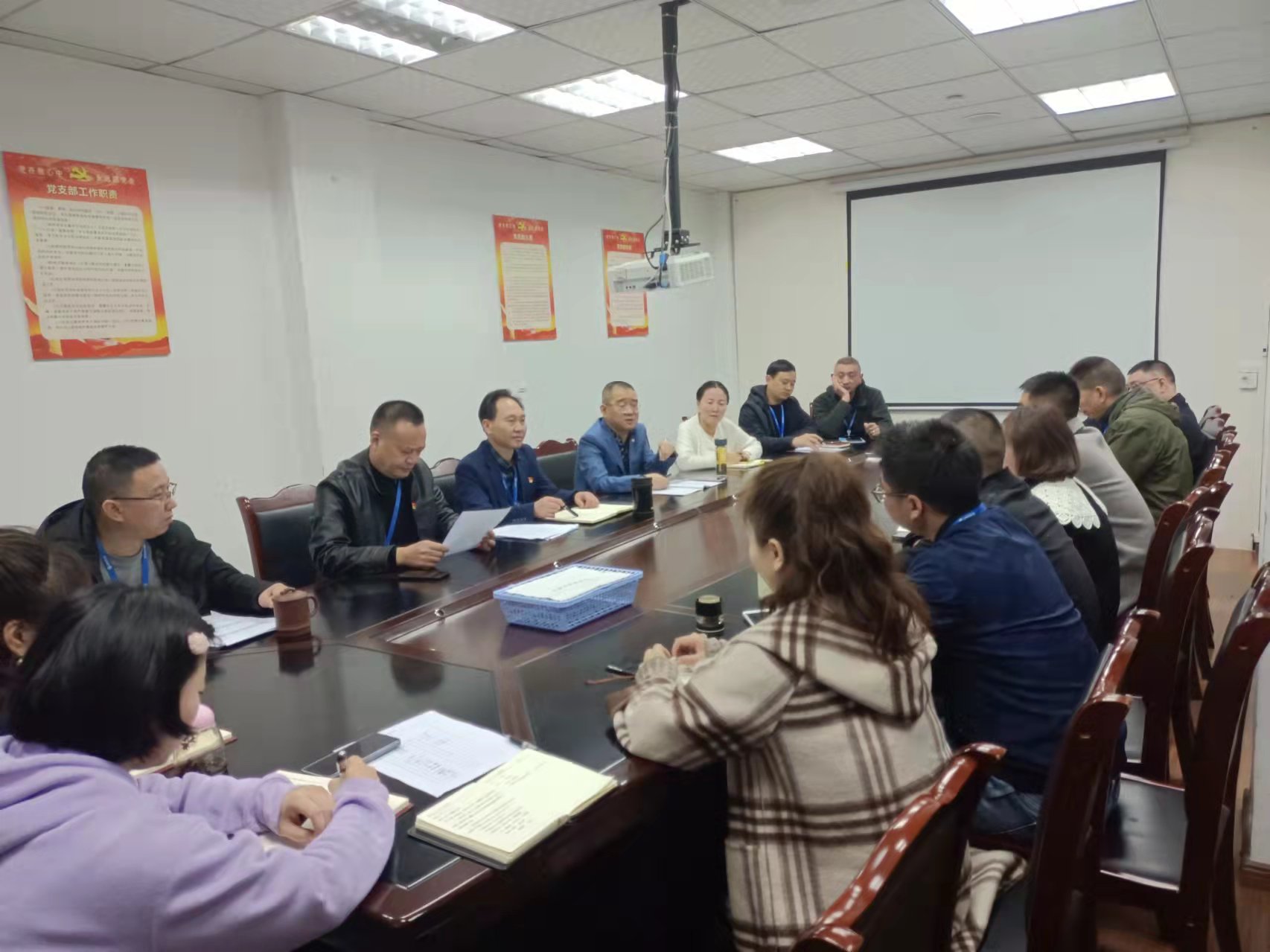 建恒支部召開(kāi)黨員（擴(kuò)大）會(huì)專(zhuān)題學(xué)習(xí)市第六次黨代會(huì)精神