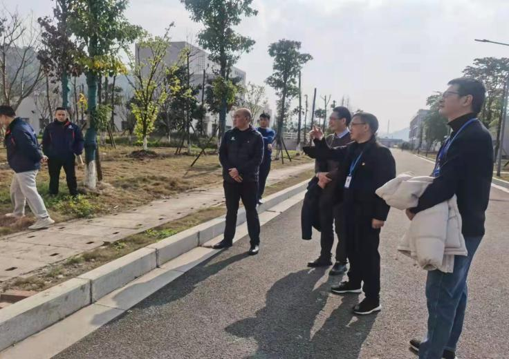 調(diào)研生產(chǎn)進(jìn)基層，訪廉問廉匯民聲