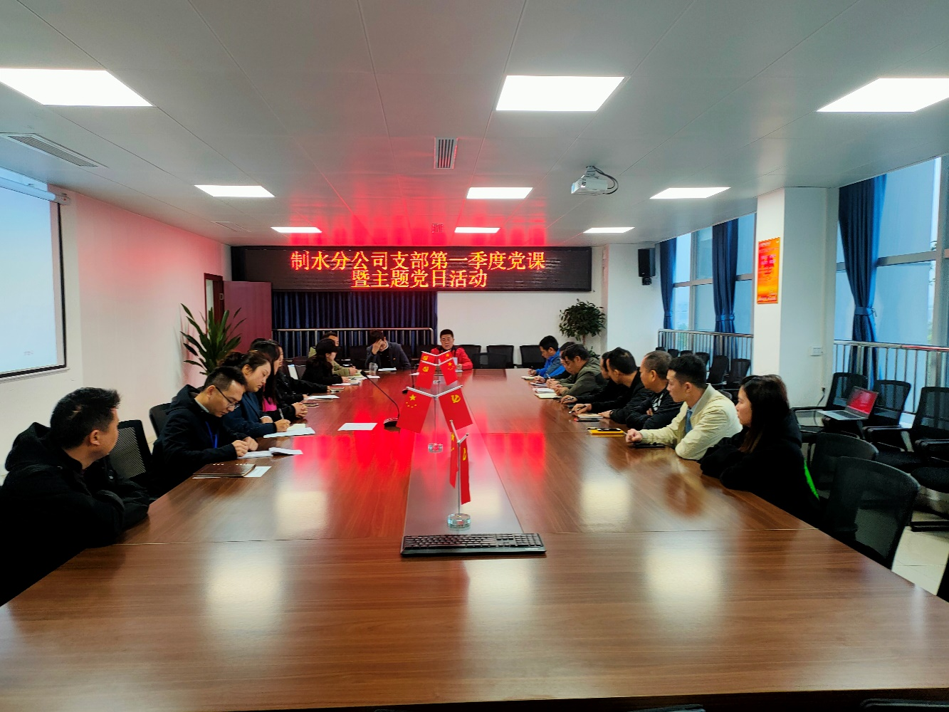 弘揚雷鋒精神，在平凡中成就不平凡