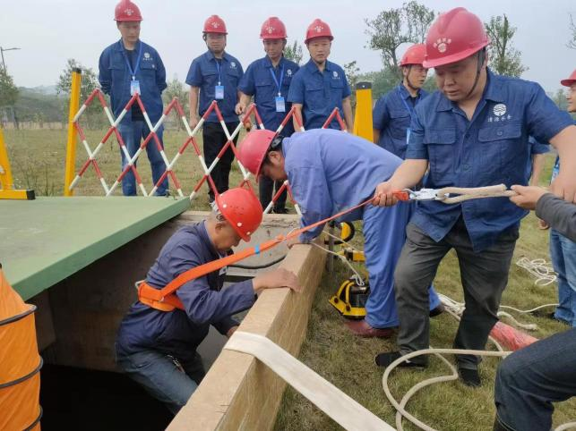 制水分公司開展有限空間作業(yè)應急演練