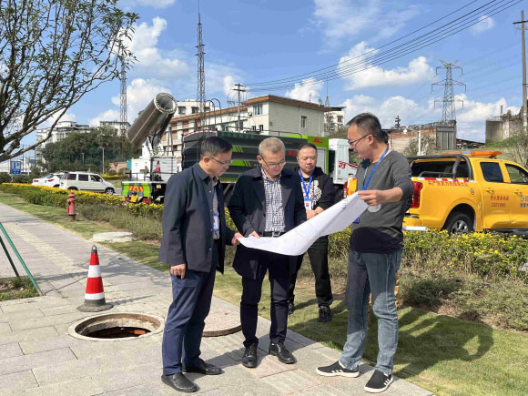 市公服集團公司黨委副書記、總經(jīng)理譚琦調(diào)研清源水務(wù)公司供水管網(wǎng)漏損治理情況