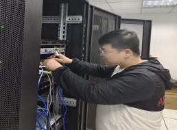 《榜樣在身邊》系列報道——王海宇、徐蕾：青春奮斗正當(dāng)時